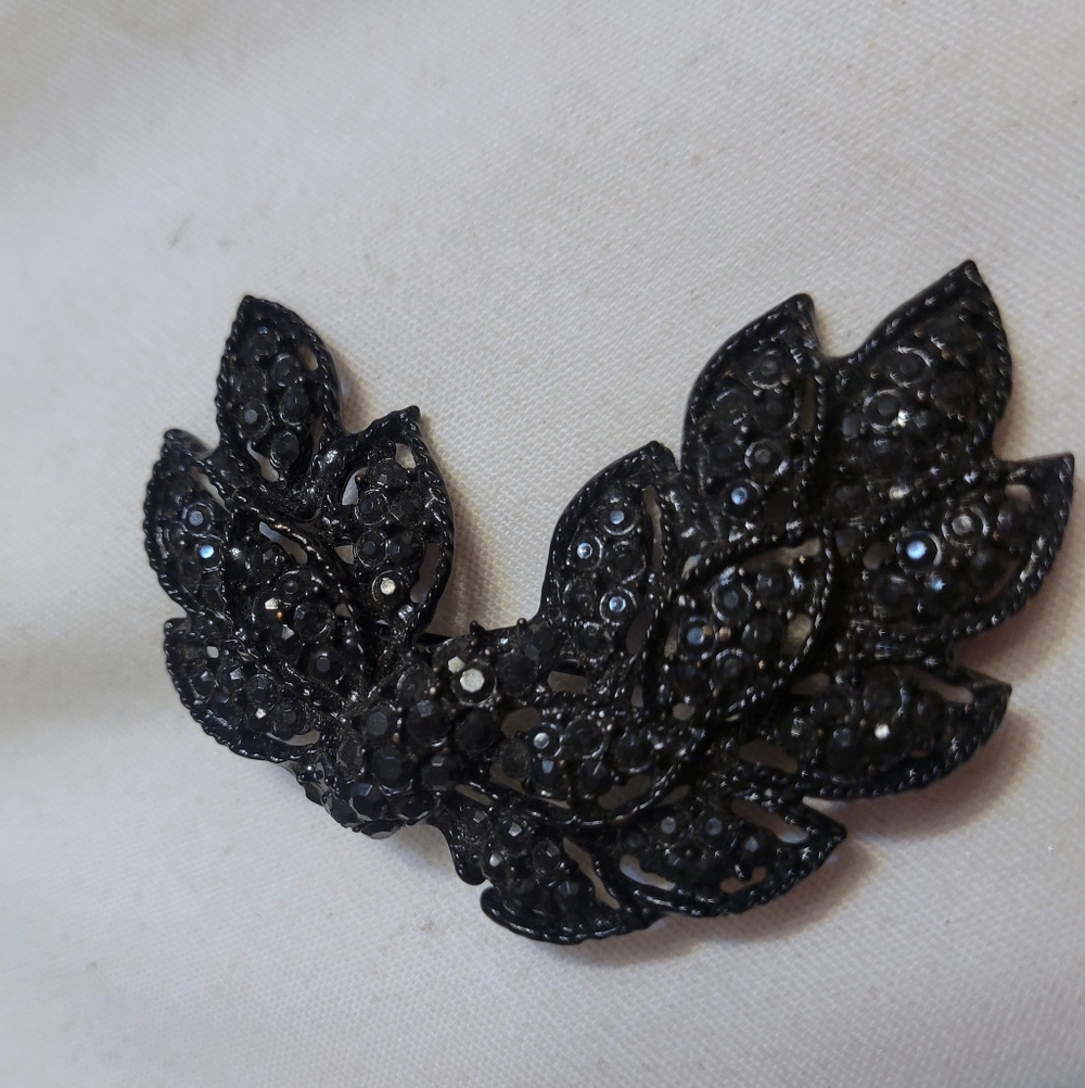 Vintage Black Metal Brooch - Picture 3 of 7